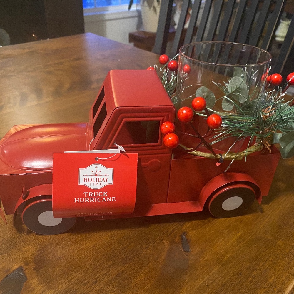 Red Reuck Decor